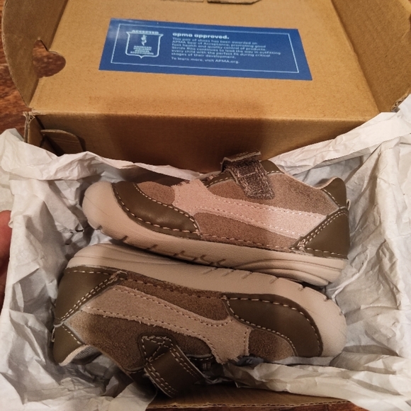 Stride Rite Brown Kids Shoes - Picture 5 of 6